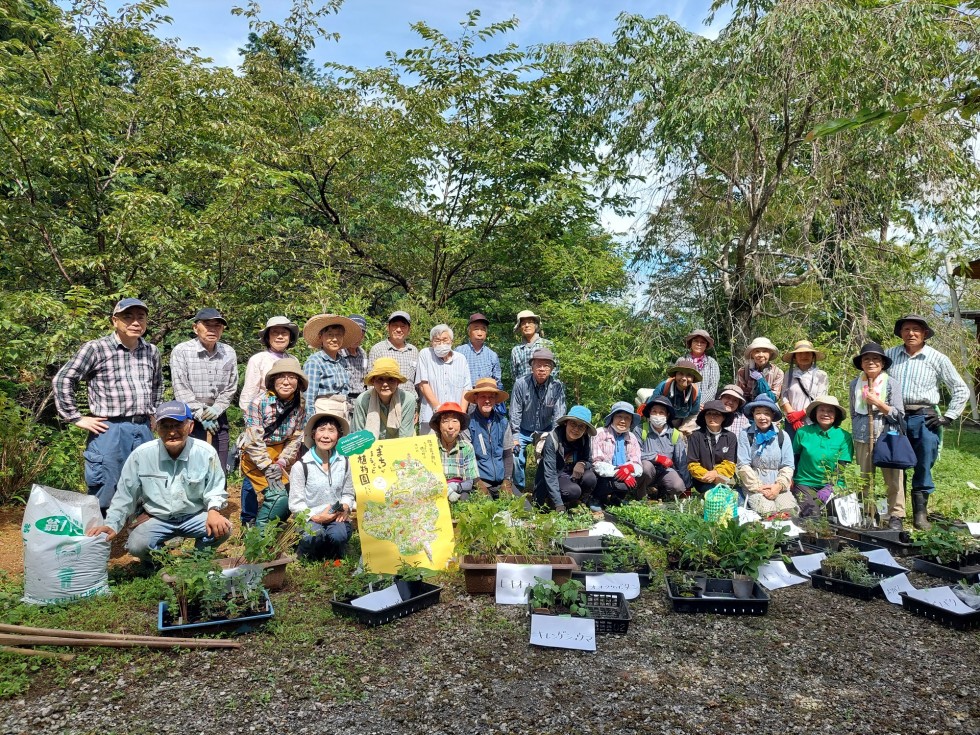 ❀みんなで育てた山野草の植栽会❀